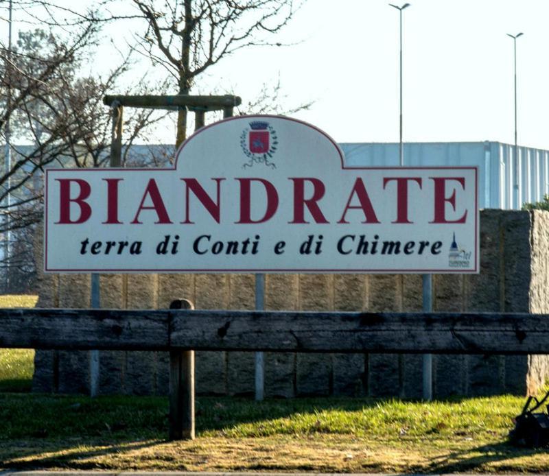 Appartamenti Matteotti 54 Biandrate Esterno foto